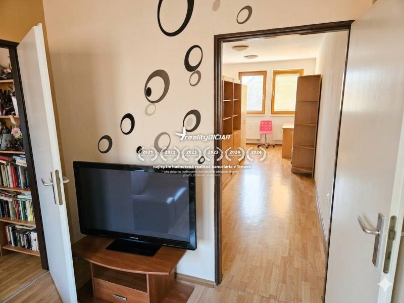 obyvacka +vchod do izby.jpg